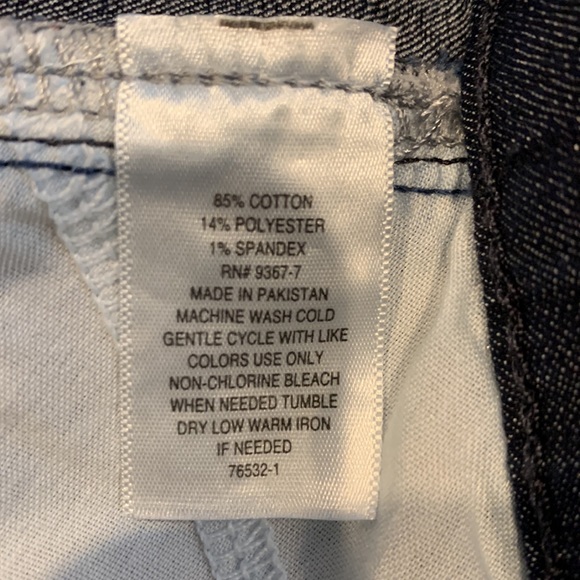 St. John’s Bay denim looking capris shorts size 14P. Pockets in front. - Picture 5 of 5